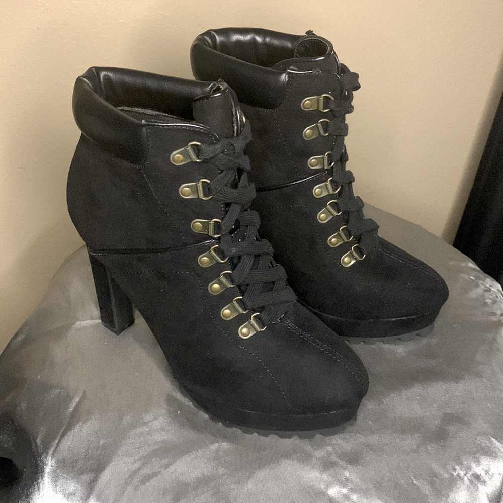 Stylish Black Booties 🖤✨✨